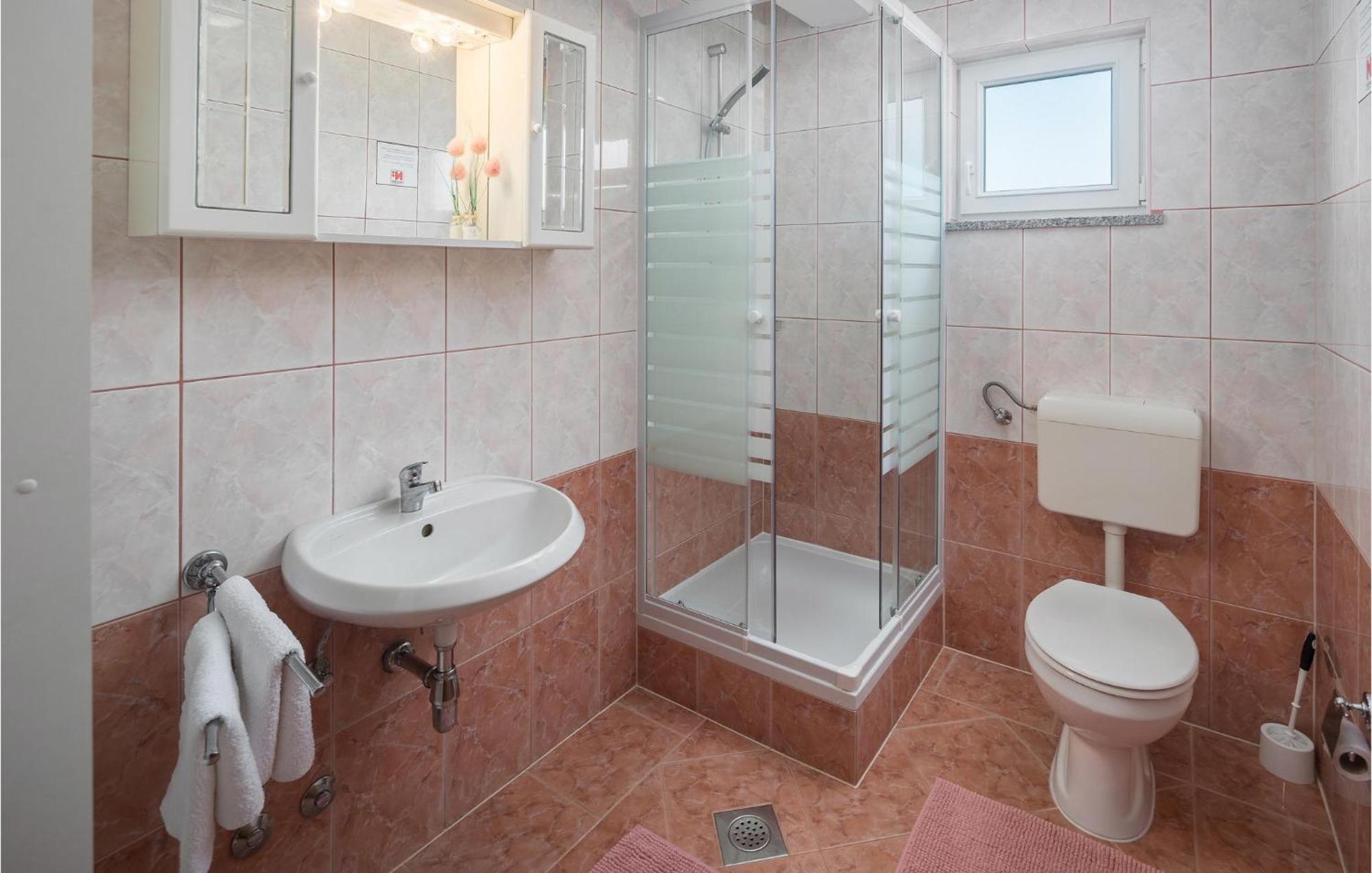 1 Bedroom Beautiful Apartment In Poreč Buitenkant foto