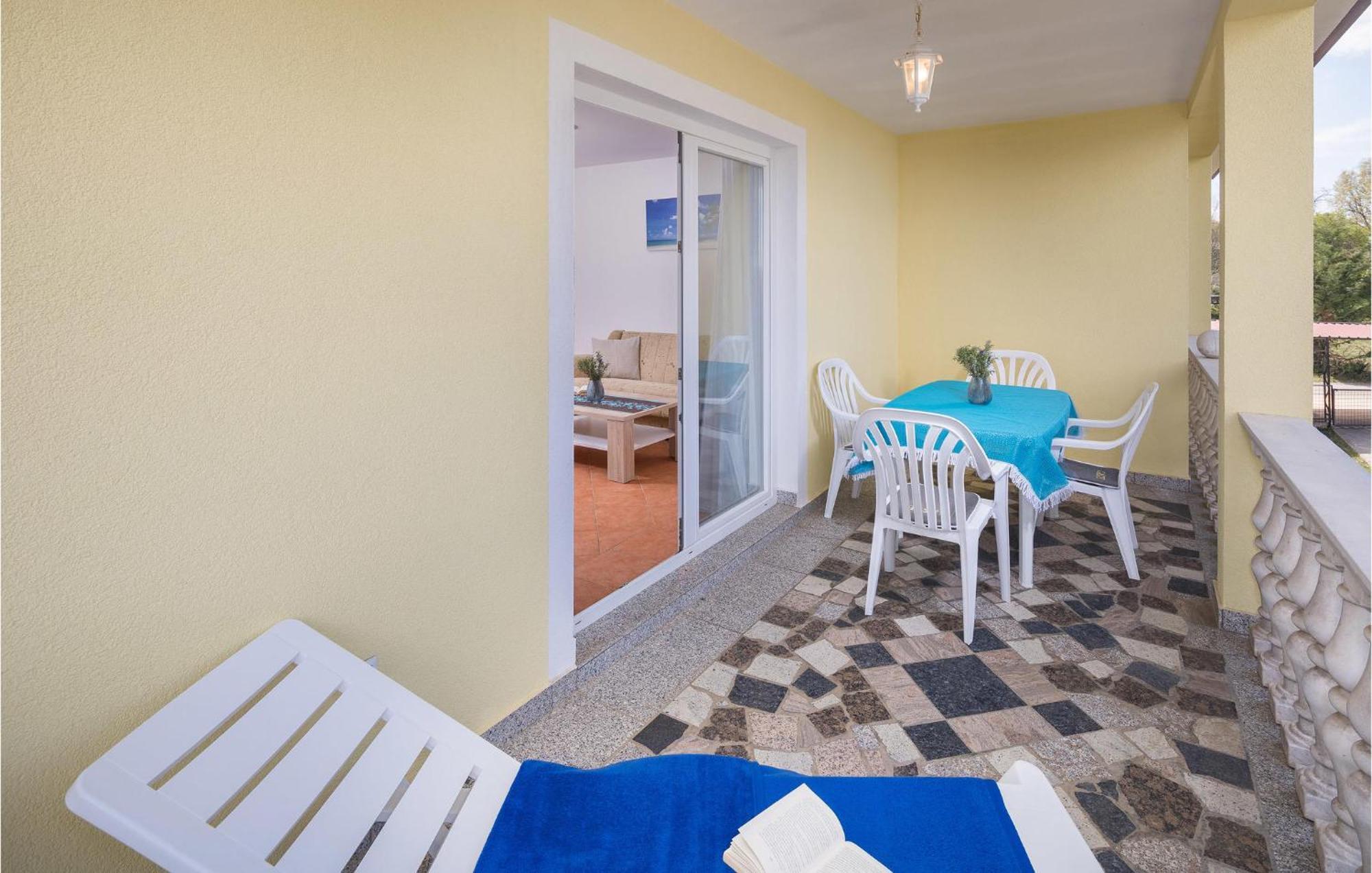 1 Bedroom Beautiful Apartment In Poreč Buitenkant foto