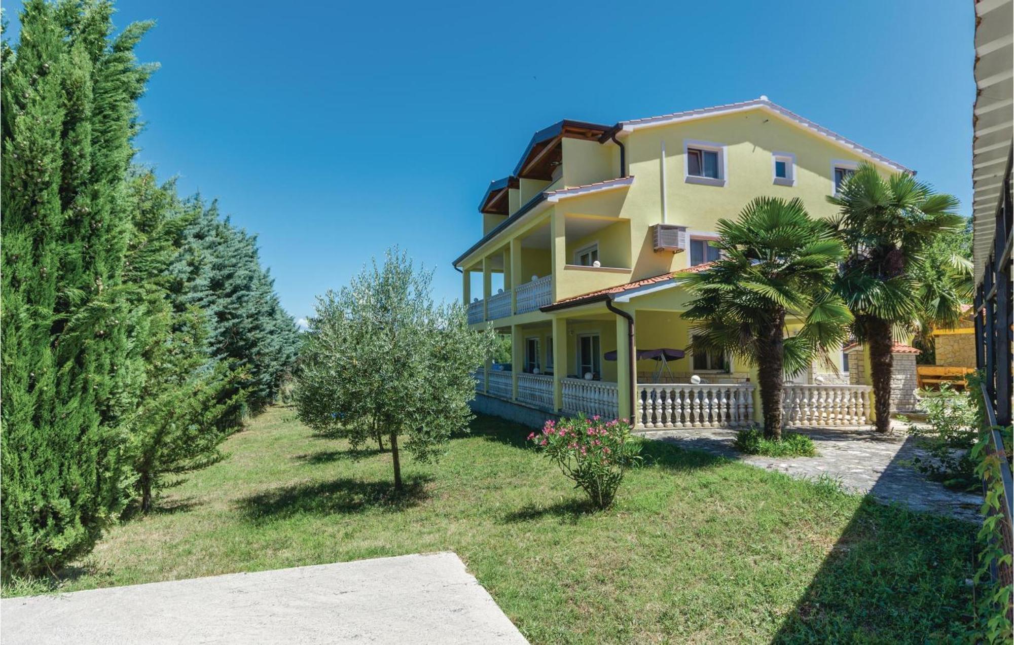 1 Bedroom Beautiful Apartment In Poreč Buitenkant foto