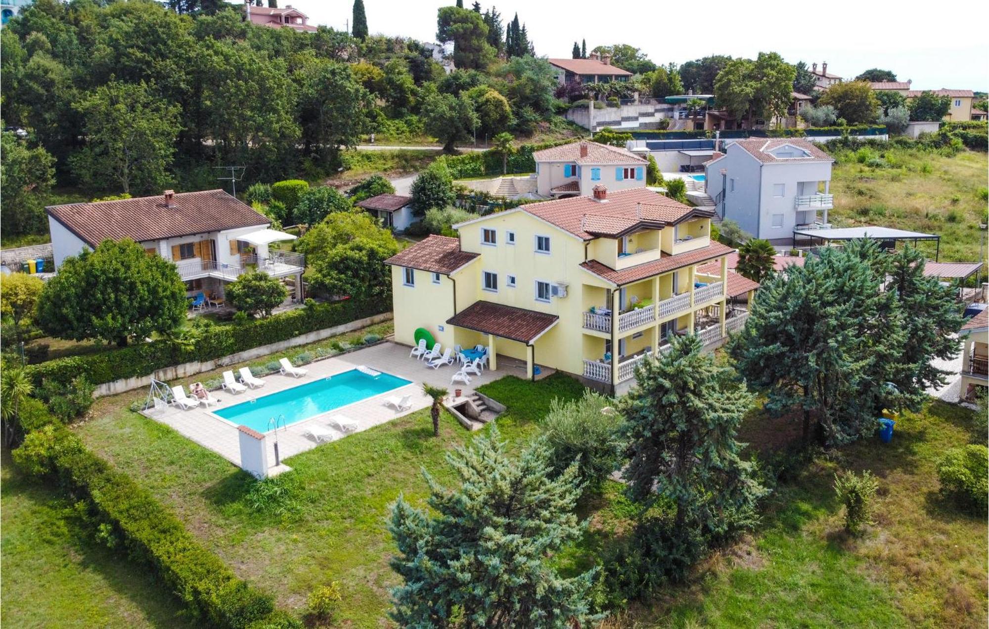 1 Bedroom Beautiful Apartment In Poreč Buitenkant foto